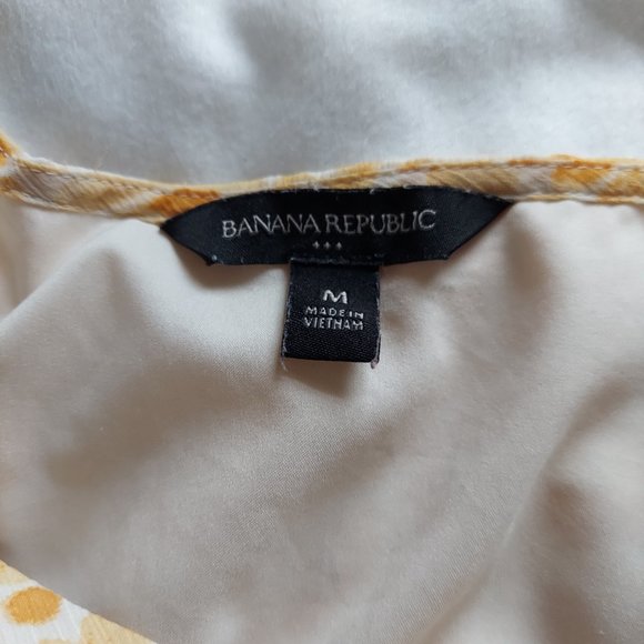 Banana Republic Yellow Patterned V-Neck Ruffle Hem Button Front Blouse - Picture 5 of 7